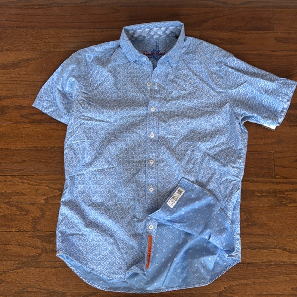 Robert Graham light blue  embossed collectors button short sleeve